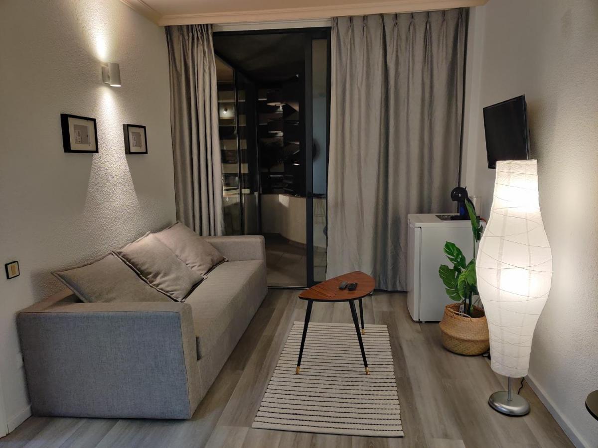 אדחה Luxury Apartment With Pool View מראה חיצוני תמונה